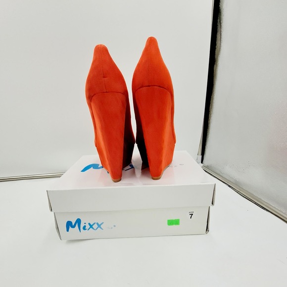 NIB Mixx Shuz Pinky Orangish Red Microfiber Platform Wedges 5.5 - Picture 5 of 9